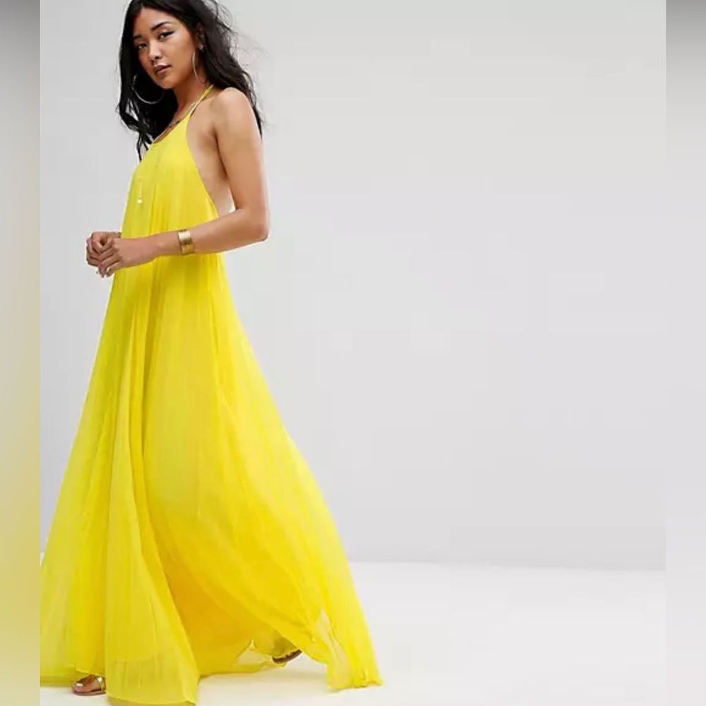 Maxi dress by Misguided